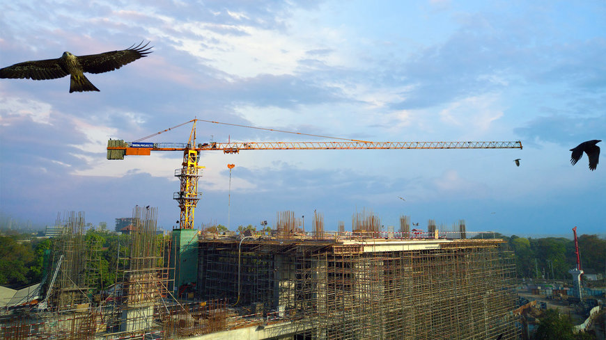 Two Potain MC 125 cranes are building a complex Metro project in Pune, India